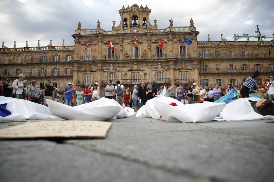 Fotos: Acto en apoyo a los refugiados en Salamanca