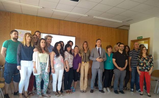 Foto de familia de alumnos y promotores de la Lanzadera.