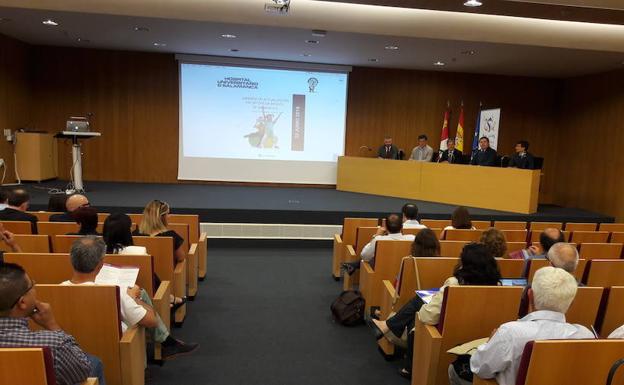 El acto de inauguración de la jornada de actualización de OrtopediaInfantil.