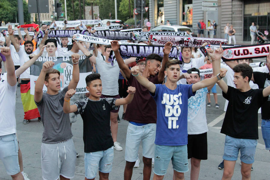 Fotos: La afición del Salmantino celebra en la Gran Vía