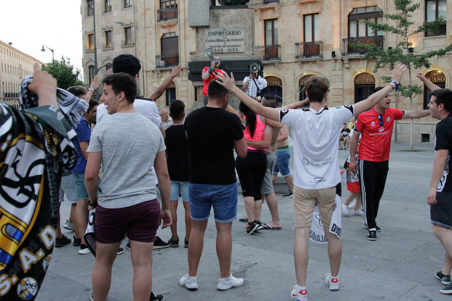 Fotos: La afición del Salmantino celebra en la Gran Vía