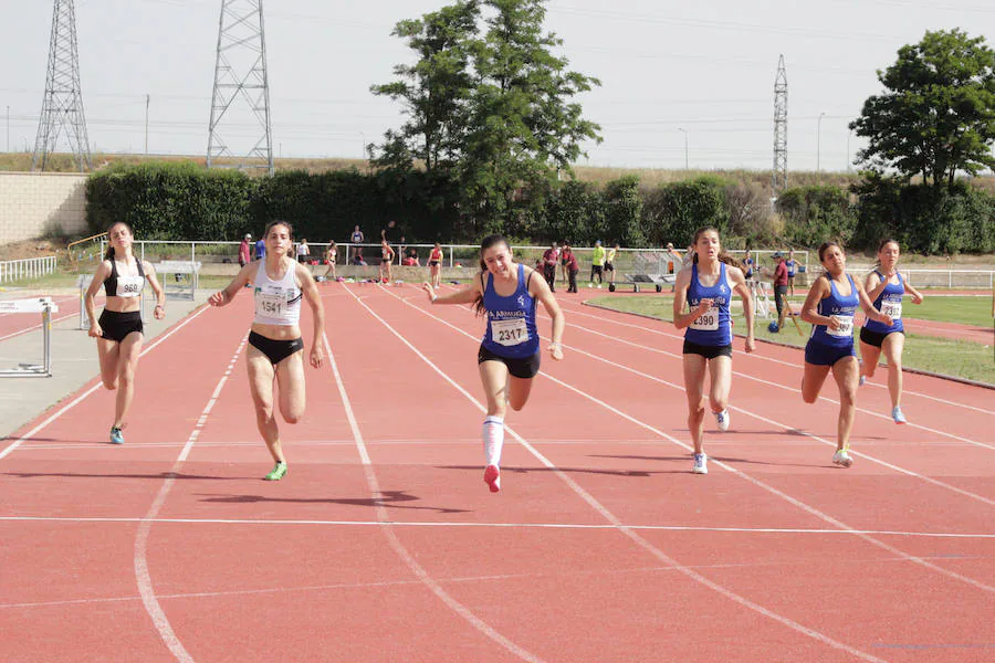 Las Pistas celebraron en la mañana deeste domingo el Campeonato Provincial en Pista al Aire Libre con la presencia de un importante número de atletas