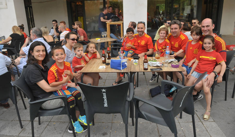 Fotos: Los vallisoletanos contienen el aliento durante el España-Marruecos