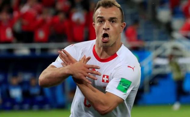 Shaqiri celebrando el gol de Suiza