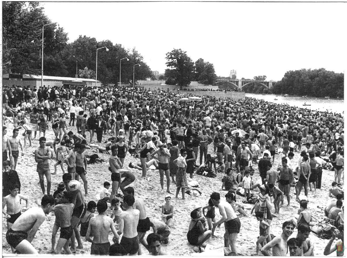 Fotos: Los veranos en la playa de Las Moreras en los años 70