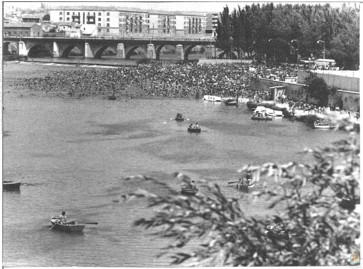 Fotos: Los veranos en la playa de Las Moreras en los años 70