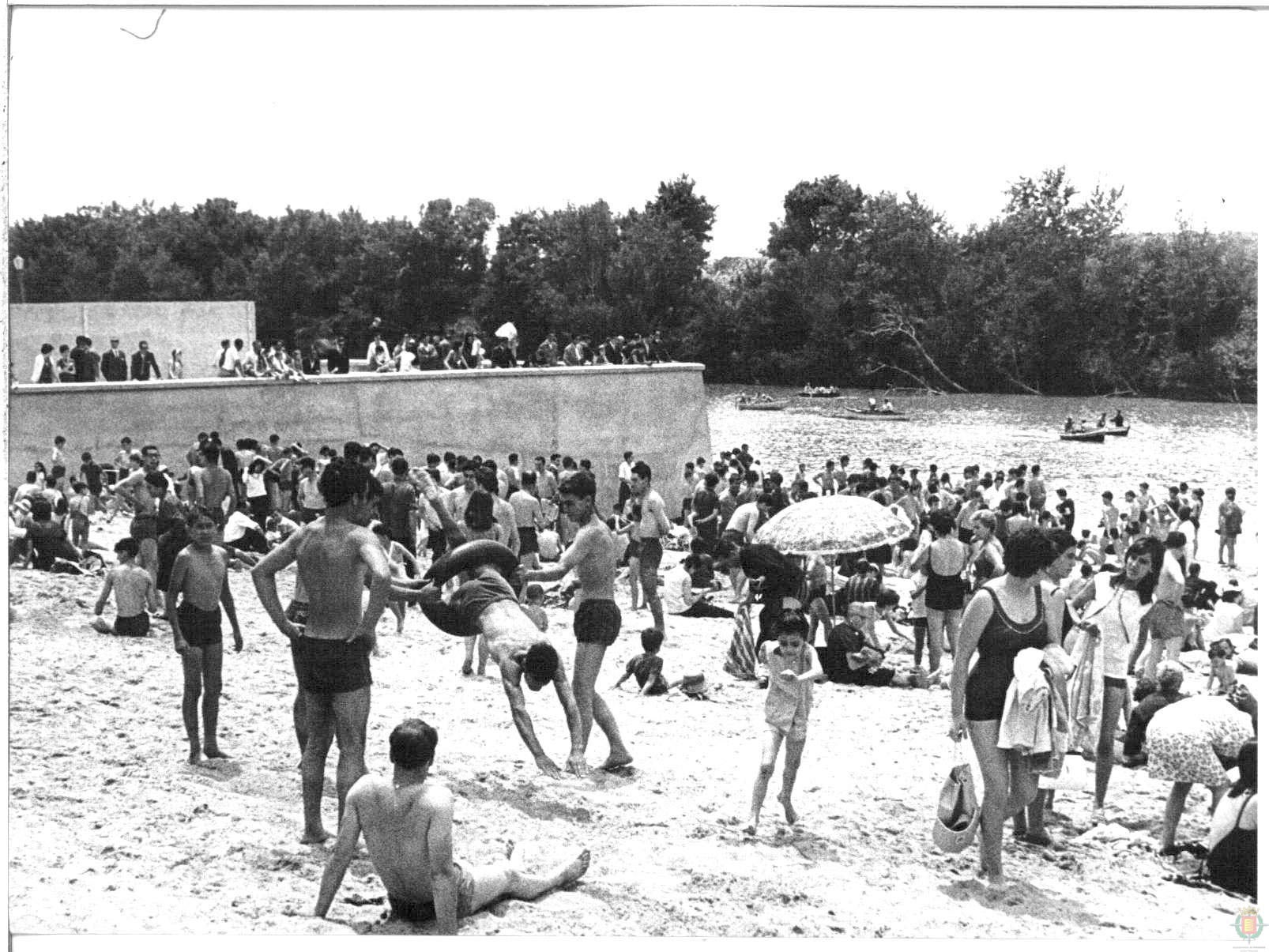 Fotos: Los veranos en la playa de Las Moreras en los años 70