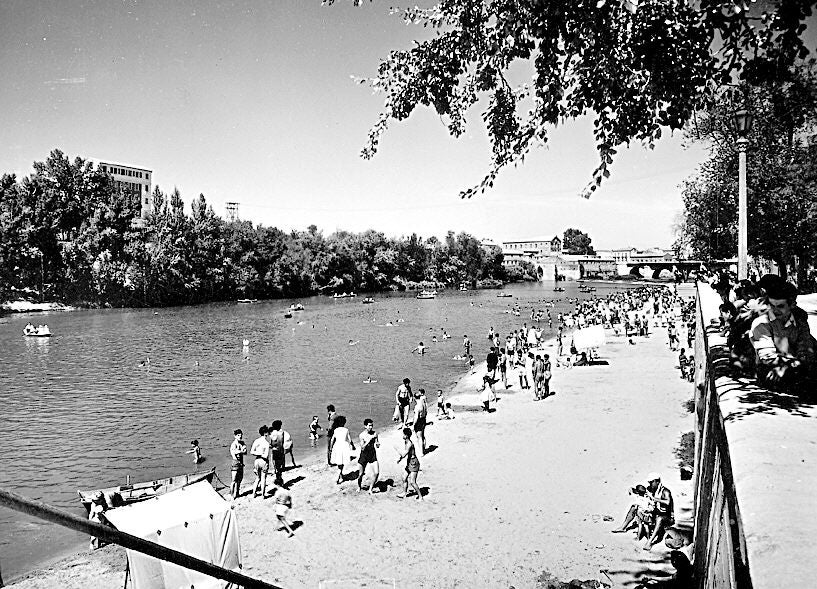 Fotos: Los veranos en la playa de Las Moreras en los años 70