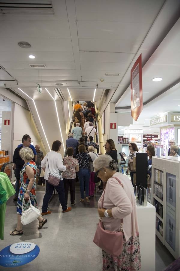 Fotos: Comienzan las rebajas de verano en Valladolid