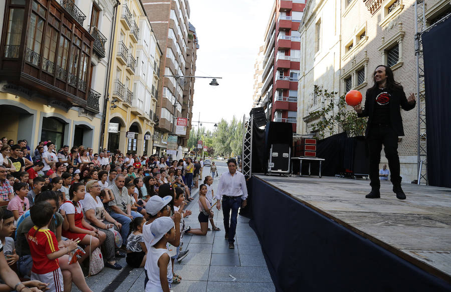 Fotos: Noche de compras en Palencia