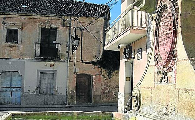 Pilón de la plaza de Santiago. 
