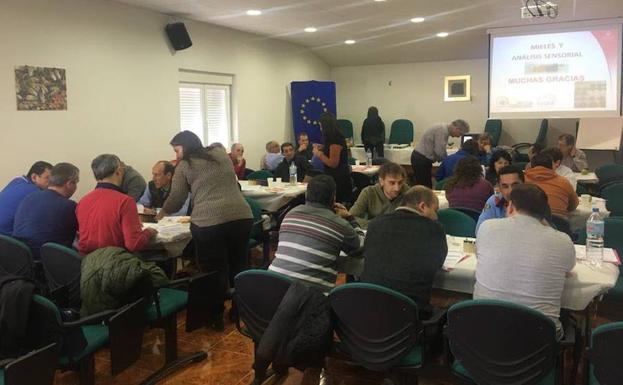 Jornada formativa sobre la miel organizado por el grupo de acción local Adriss.