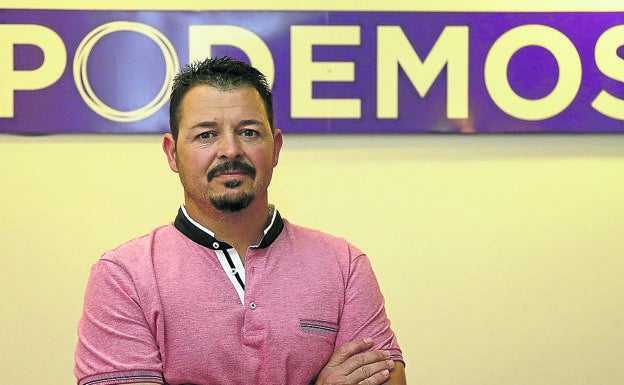 Francisco Salcedo, en la sede de Podemos de Palencia, 