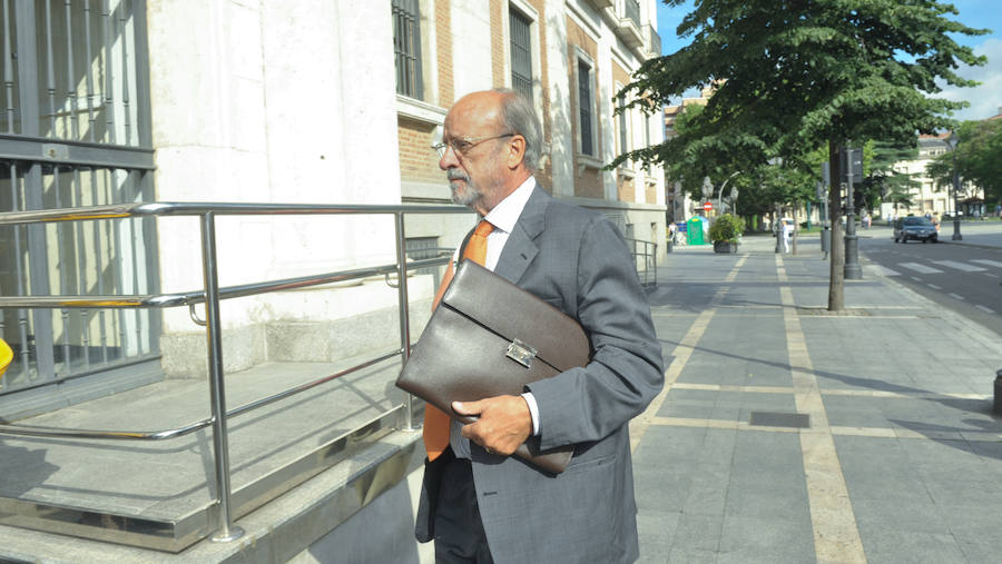 Fotos: León de la Riva vuelve al banquillo por el caso &#039;Comfort Letter&#039;