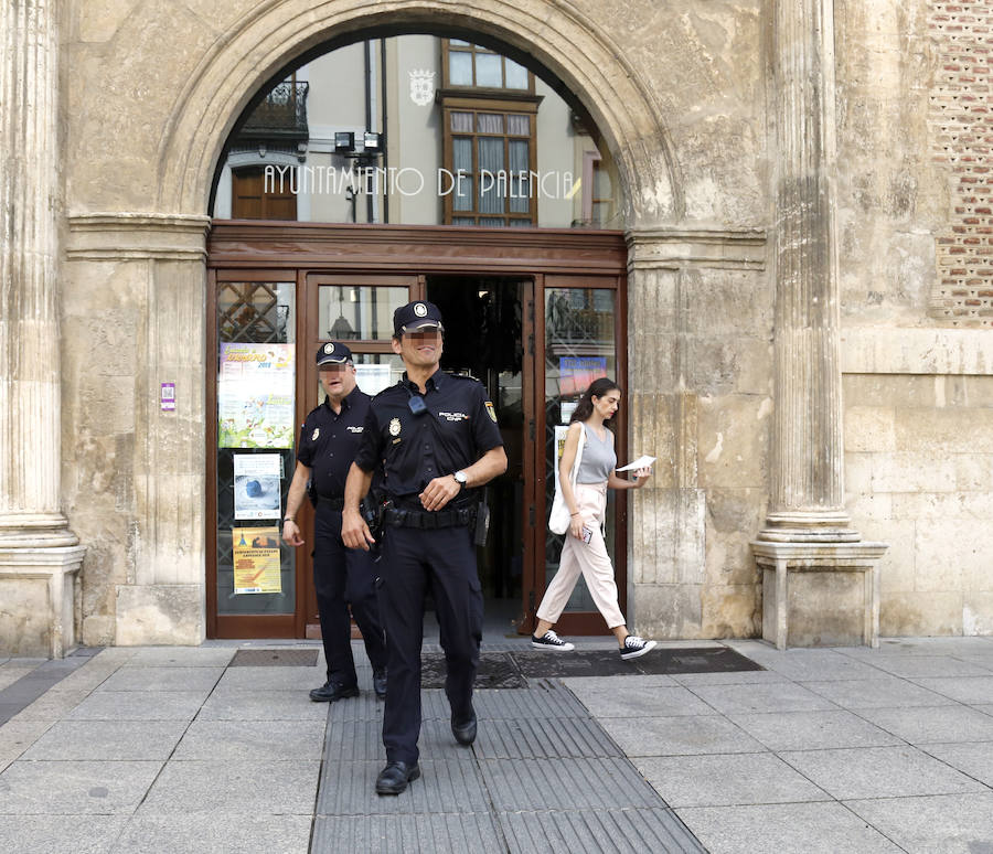 Fotos: Registro a las oficinas del ayuntamiento por la operación Enrredada
