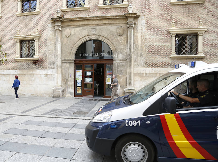 Fotos: Registro a las oficinas del ayuntamiento por la operación Enrredada