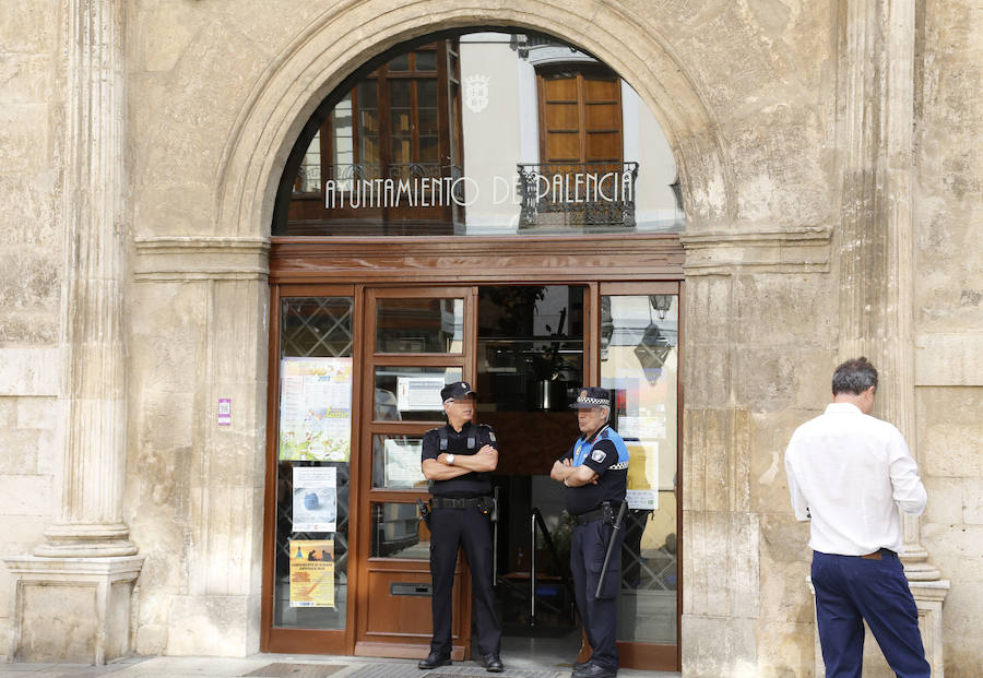 Fotos: Registro a las oficinas del ayuntamiento por la operación Enrredada