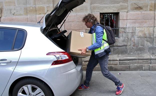 La Policía registra desde primera hora de la mañana las dependencias municipales en Astorga y retiene a varios cargos públicos