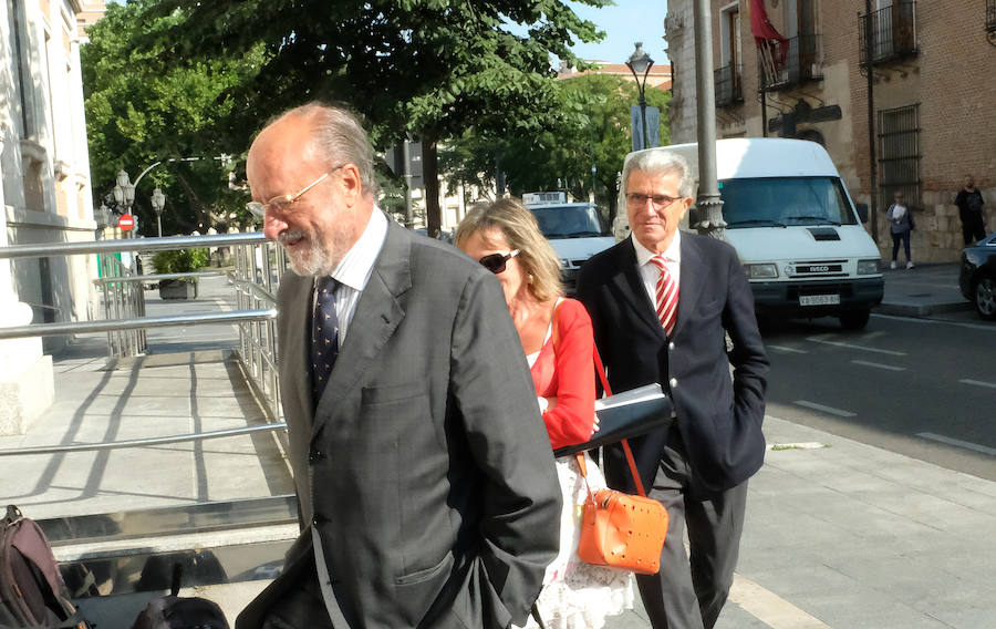 Fotos: El alcalde Óscar Puente comparece como testigo en el juicio contra León de la Riva
