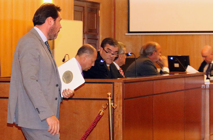Fotos: El alcalde Óscar Puente comparece como testigo en el juicio contra León de la Riva