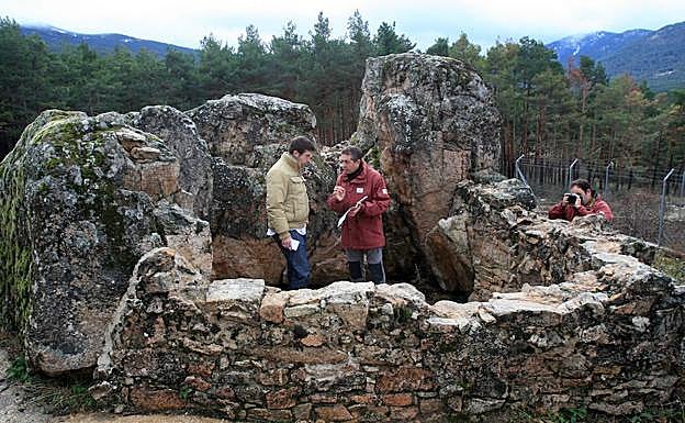 Fortín donde se ubica un puesto de ametralladora durante los años de la Guerra Civil. 