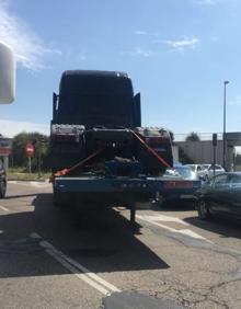 Imagen secundaria 2 - Abandona en plena vía en Valladolid el remolque de un camión sin ITV ni seguro y desaparece