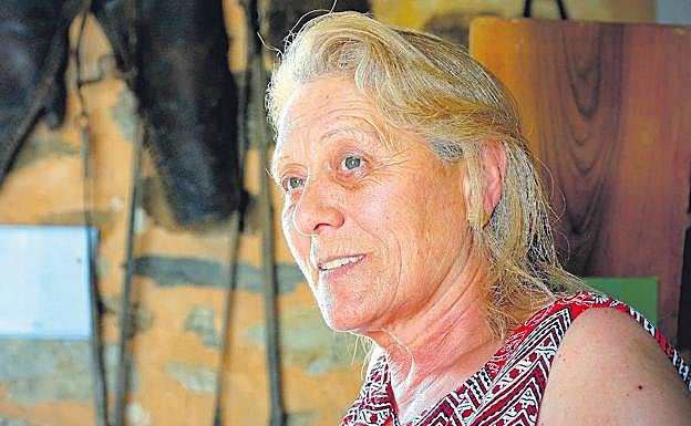 La sonrisa de Isabel Rodríguez recibe a los peregrinos. 