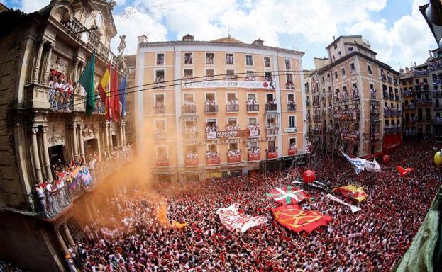 La gente disfruta de las fiestas.