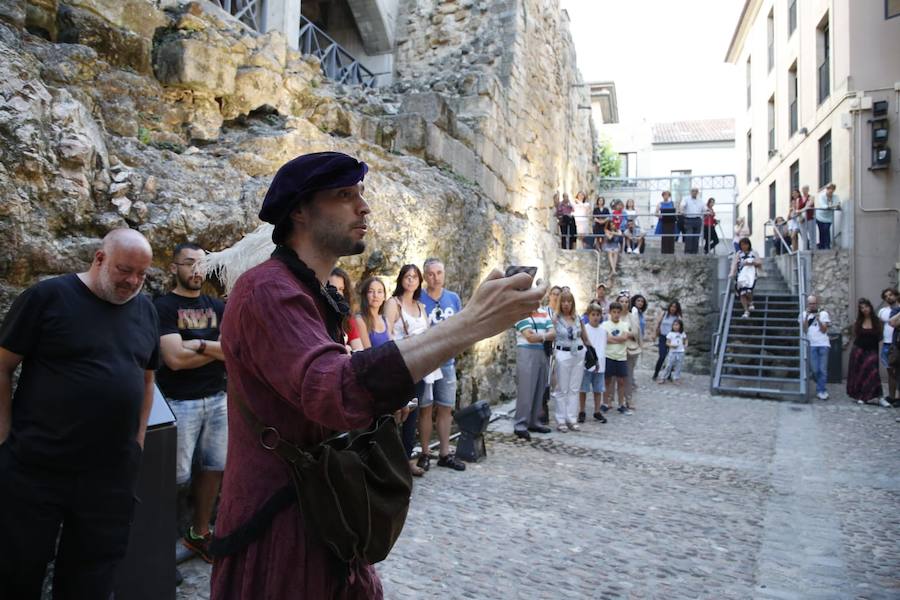 Fotos: Actividades culturales en la Cueva de Salamanca, la Casa de las Conchas y la Casa Lis