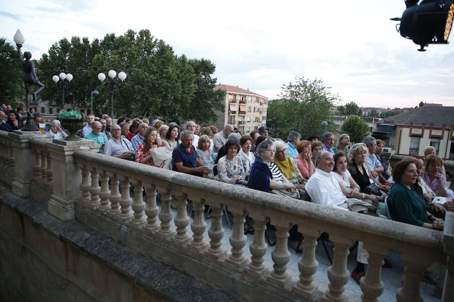 Fotos: Actividades culturales en la Cueva de Salamanca, la Casa de las Conchas y la Casa Lis