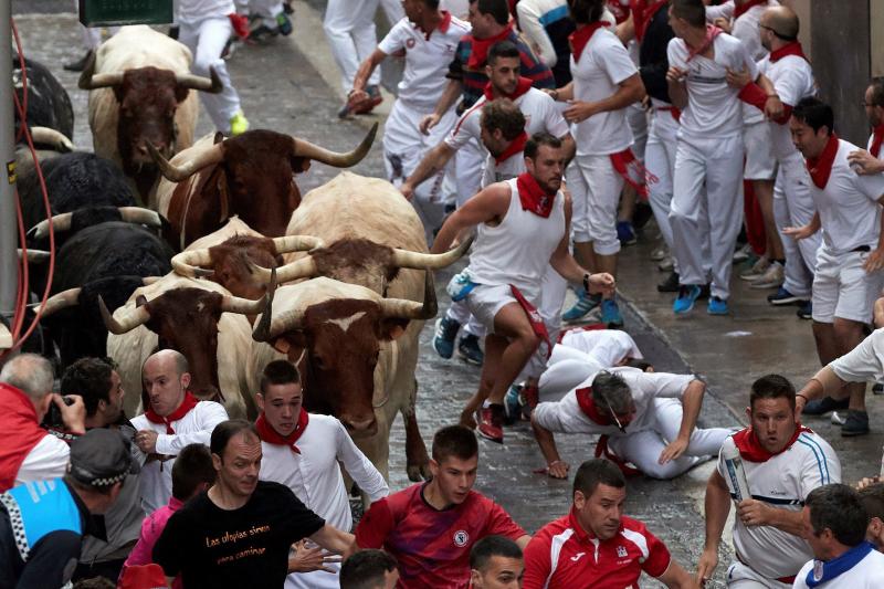 La carrera ha durado dos minutos y 54 segundos y ha sido tranquila, aunque ha habido momentos de peligro en Santo Domingo con los dos toros rezagados