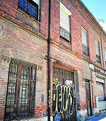 Se resiste. José María Lacort. Es una de las calles más degradadas, con varias construcciones vacías y en mal estado de conservación.