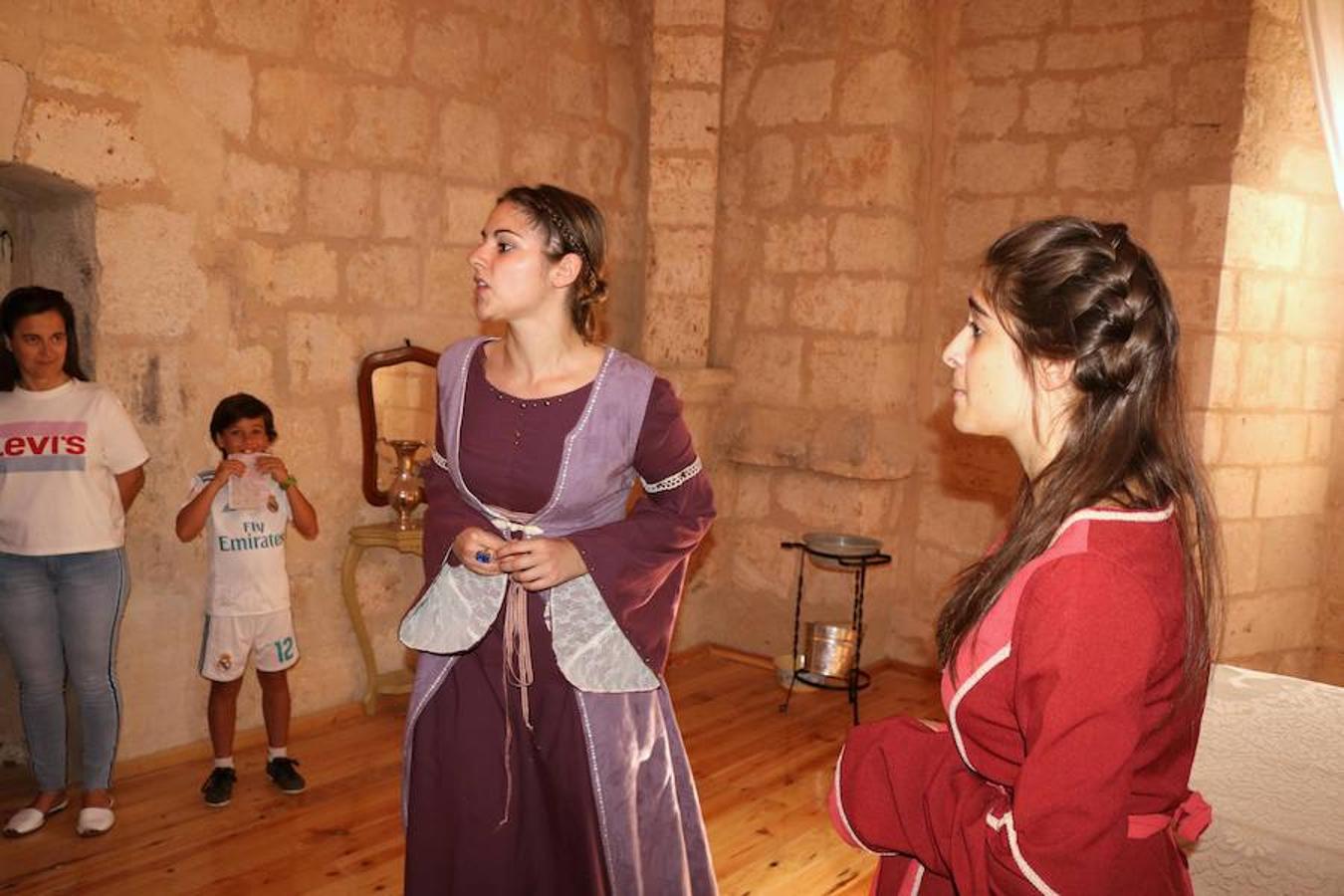 Fotos: Visitas teatralizas a Santa María La Mayor en Villamuriel