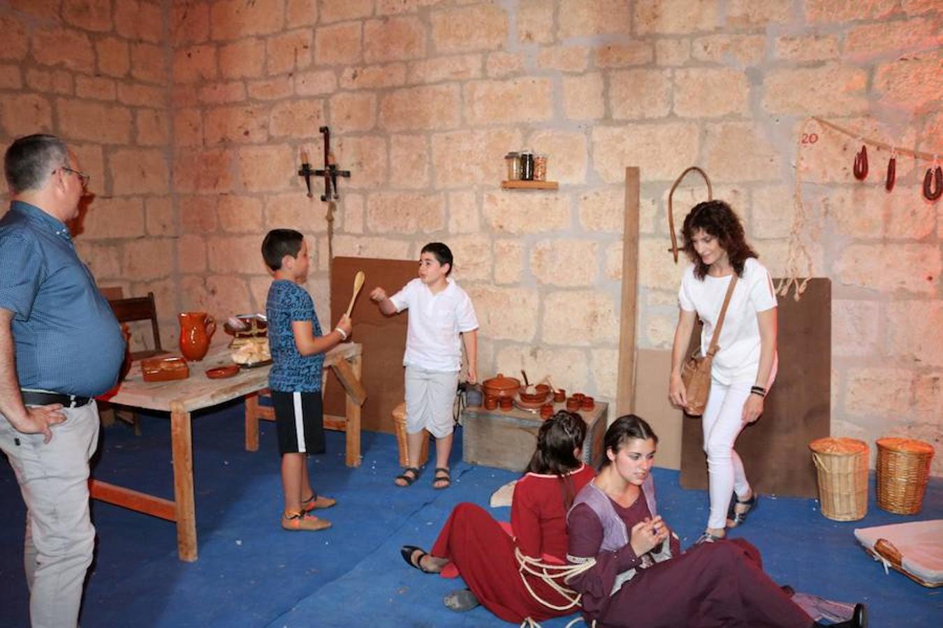 Fotos: Visitas teatralizas a Santa María La Mayor en Villamuriel