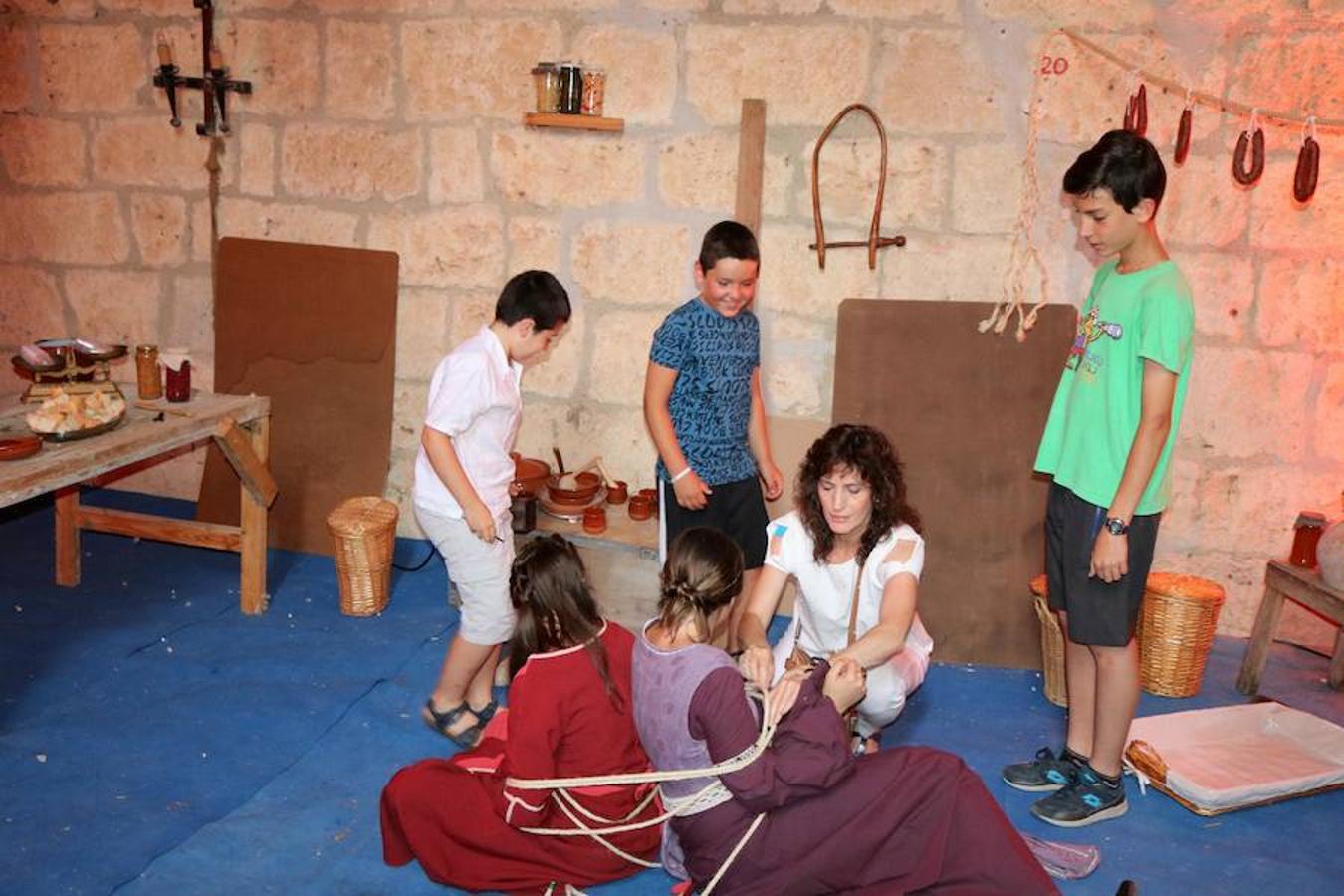 Fotos: Visitas teatralizas a Santa María La Mayor en Villamuriel