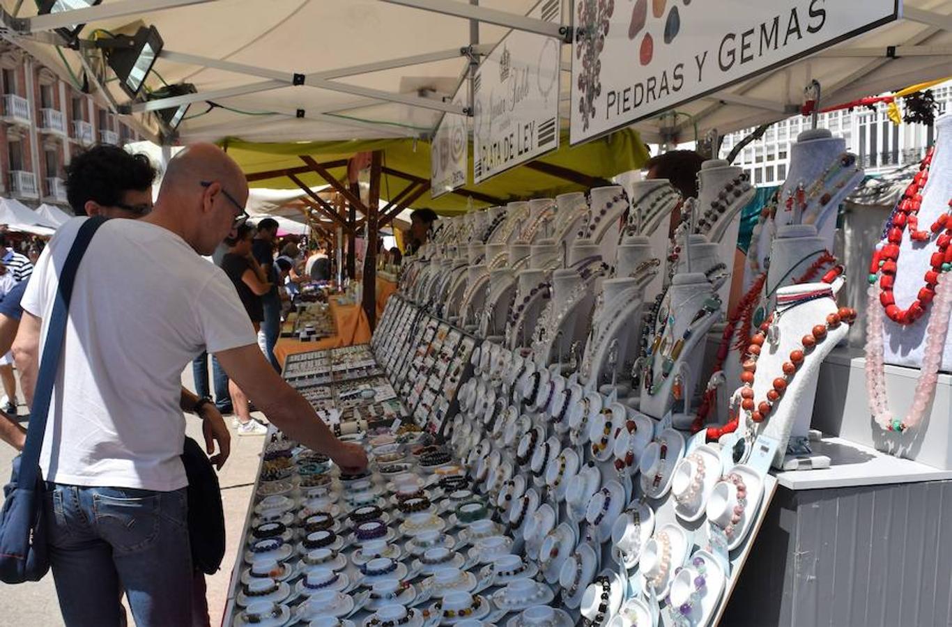 Fotos: La Feria de Artesanía llena Aguilar de arte