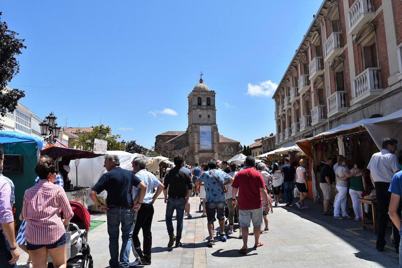 Fotos: La Feria de Artesanía llena Aguilar de arte