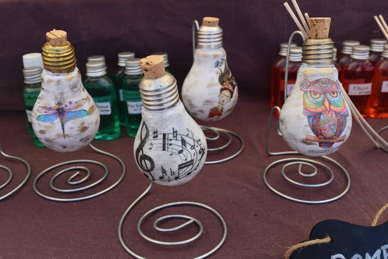 Fotos: La Feria de Artesanía llena Aguilar de arte