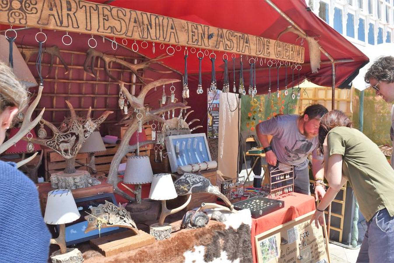 Fotos: La Feria de Artesanía llena Aguilar de arte