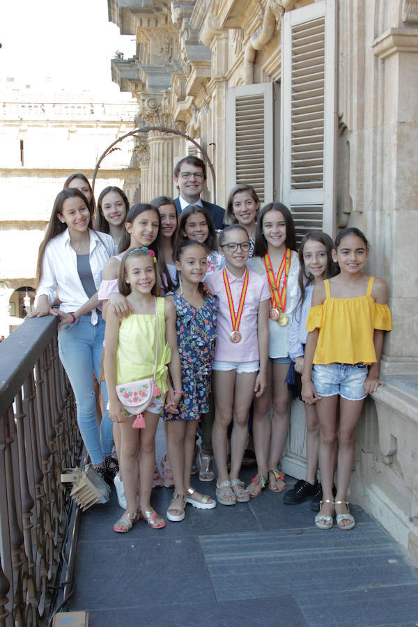 Fotos: El Club Rítmica Salamanca en el Ayuntamiento