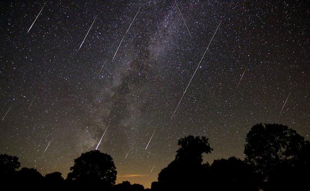 Lluvia de estrellas de las Perseidas vistas desde la Sierra de Francia.