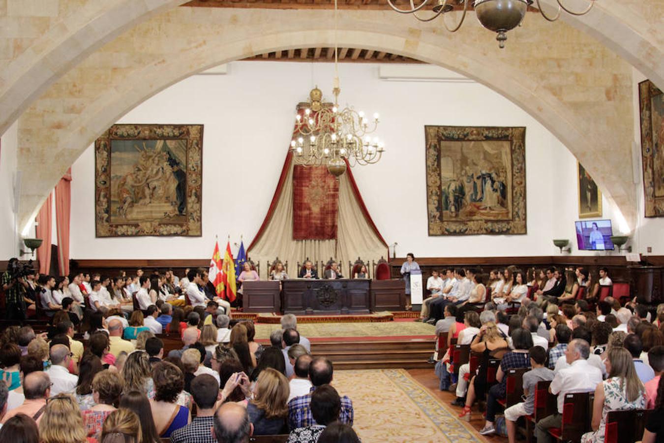 Fotos: La USAL entrega los premios a las 100 mejores notas de la EBAU