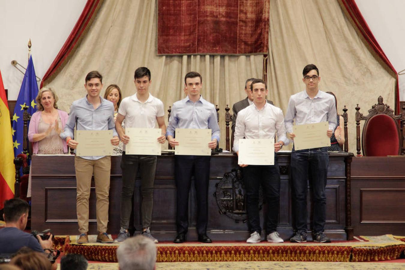 Fotos: La USAL entrega los premios a las 100 mejores notas de la EBAU