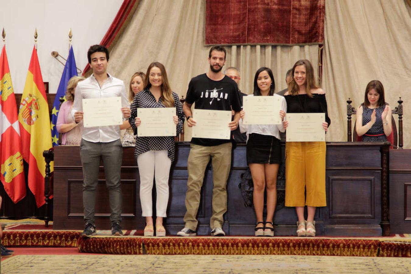 Fotos: La USAL entrega los premios a las 100 mejores notas de la EBAU