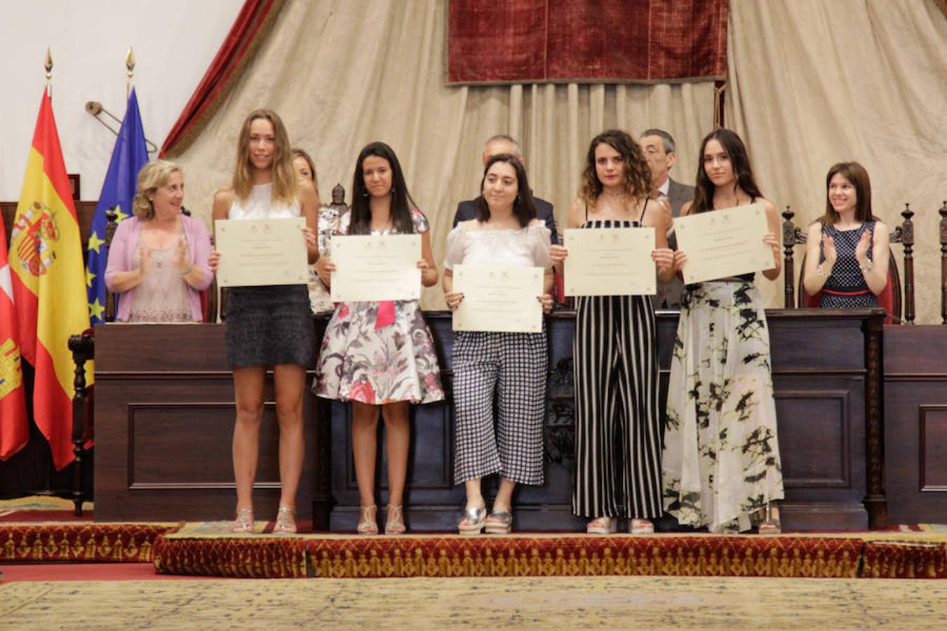 Fotos: La USAL entrega los premios a las 100 mejores notas de la EBAU