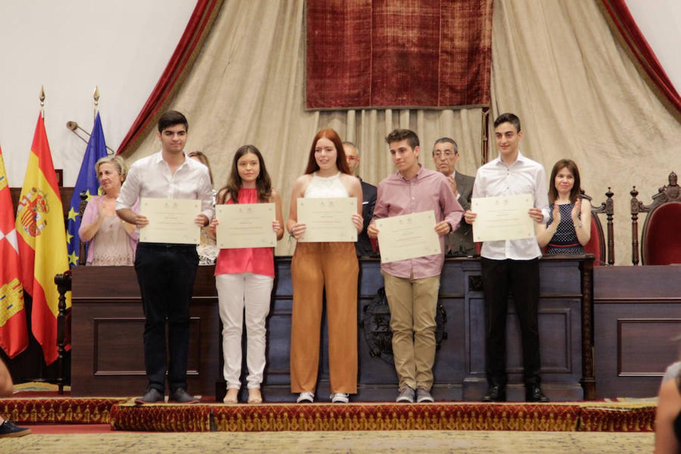 Fotos: La USAL entrega los premios a las 100 mejores notas de la EBAU