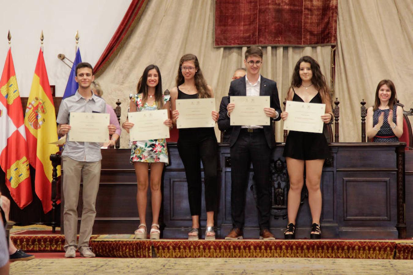 Fotos: La USAL entrega los premios a las 100 mejores notas de la EBAU