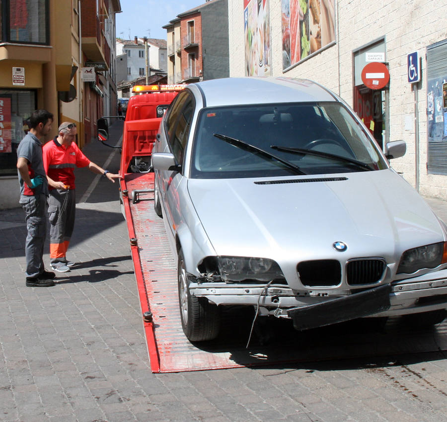 Fotos: Un coche se empotra contra una terraza en Cuéllar