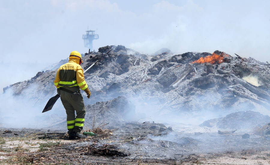 Fotos: Incendio en una escombrera de Cuéllar