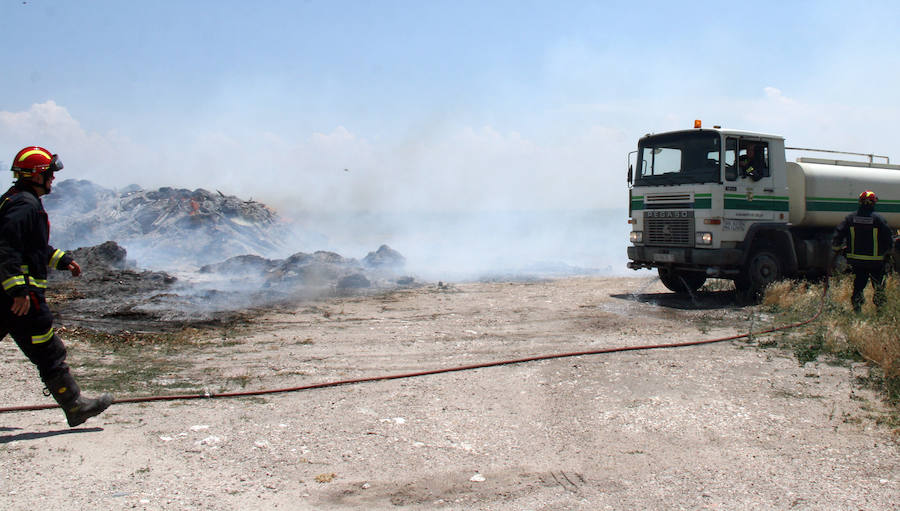 Fotos: Incendio en una escombrera de Cuéllar